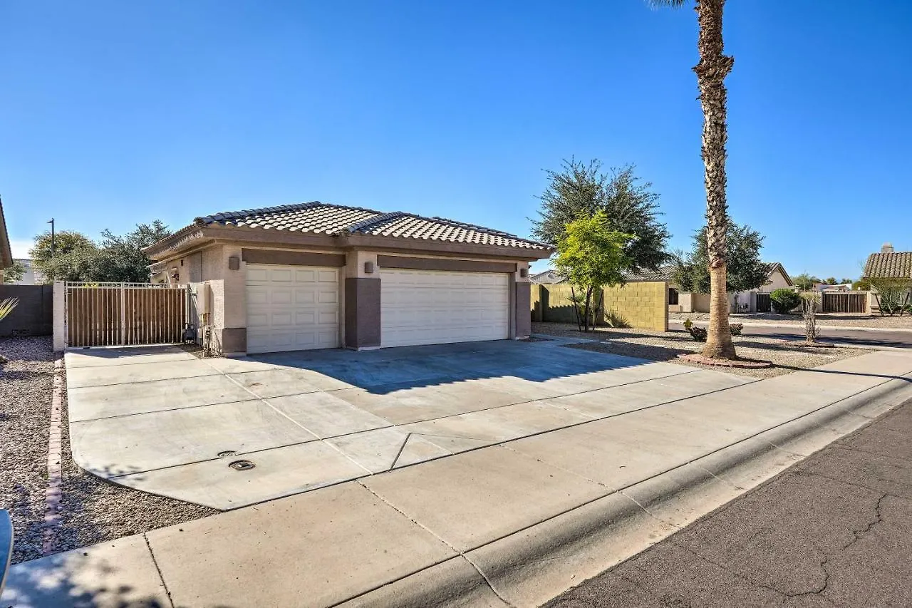 Goodyear Desert Oasis With Patio And Game Room!